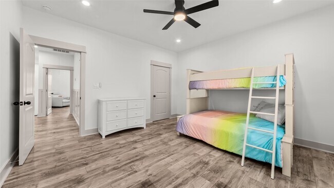 Building Photo - 517 Moore St