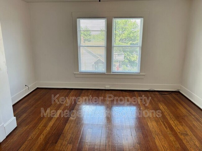 Building Photo - 204 W Peabody St