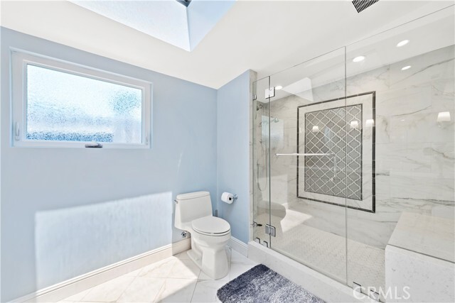 Building Photo - 480 Thalia St