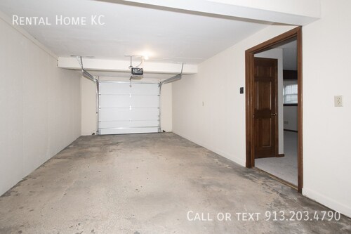 Building Photo - 5619 Riley-
