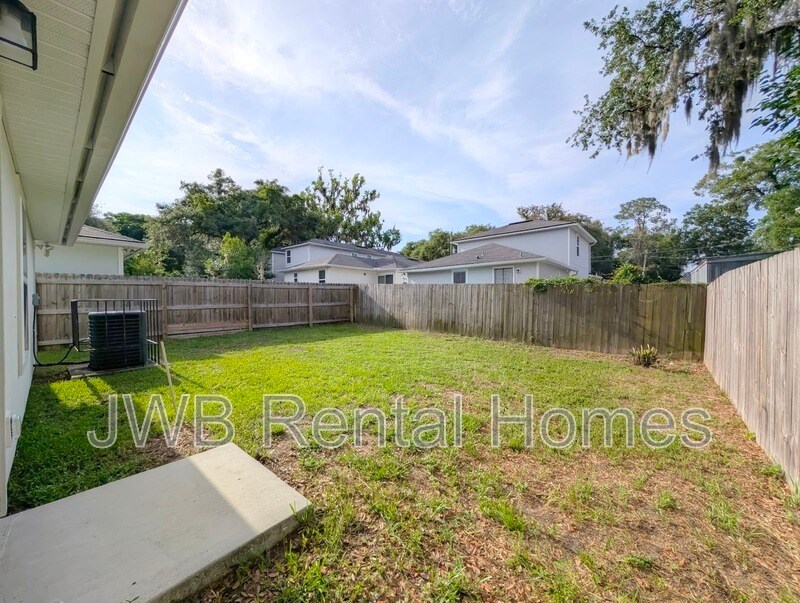 Building Photo - 8742 Cocoa Ave