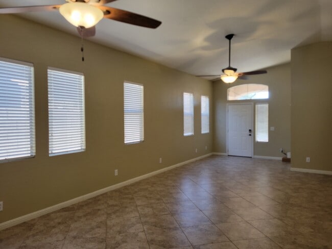 Building Photo - 4318 E Milton Dr