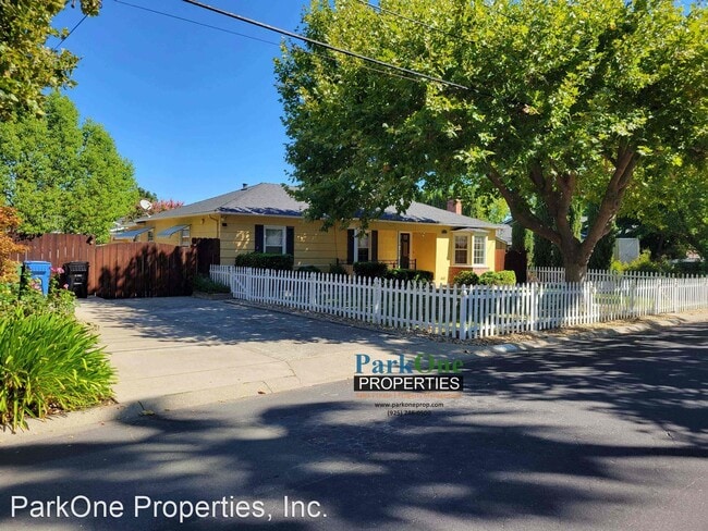 Building Photo - 3 br, 1.5 bath House - 3272 Sun Valley Avenue