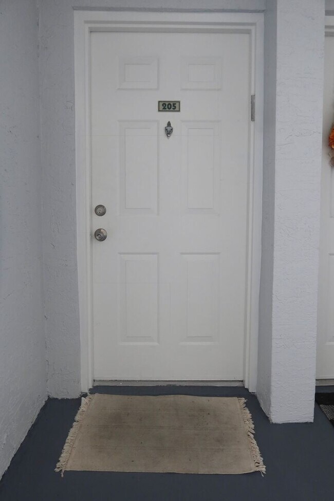 Building Photo - 2640 S University Dr