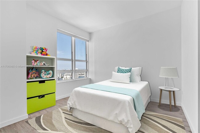 Building Photo - 950 Brickell Bay Dr