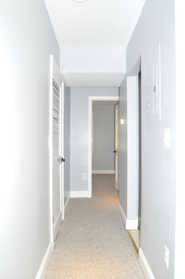 Building Photo - !!Beautiful Apartment in Marshall Heights!!