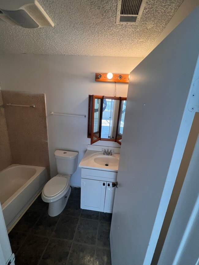 Left bath - 3482 King Bradford Dr