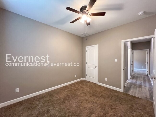 Building Photo - 5670 Matthew Dr