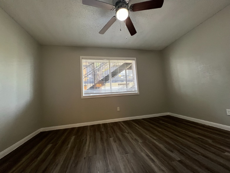 Building Photo - 2120 Strawberry Rd