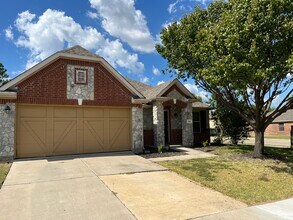 Building Photo - 209 Serenade Ln