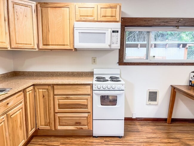 Building Photo - 735 S Main St