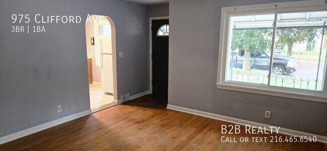 Building Photo - 975 Clifford Ave