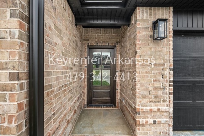 Building Photo - 4 Bed, 2 Bath Home