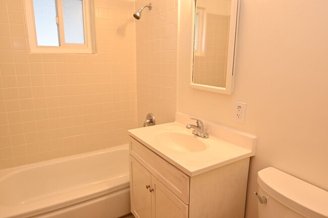 Building Photo - Central Santa Clara Location, 3/2 with AC
