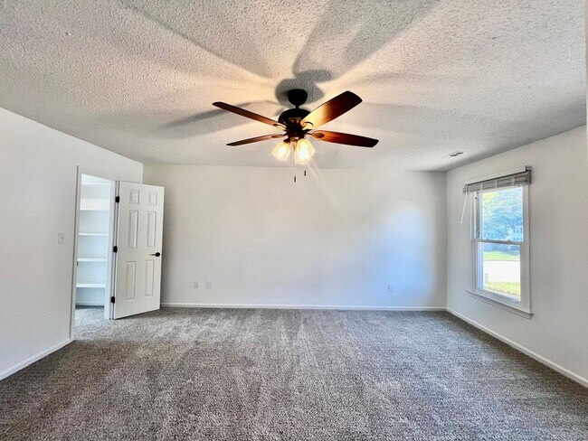 Building Photo - Beautiful home in the desirable Wellington...