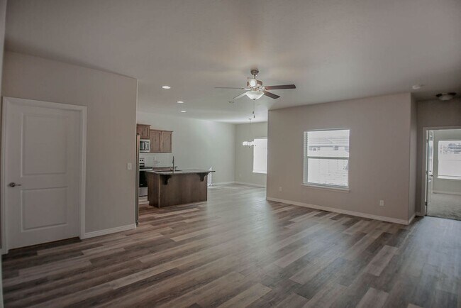 Building Photo - 735 Shadowleaf Ave