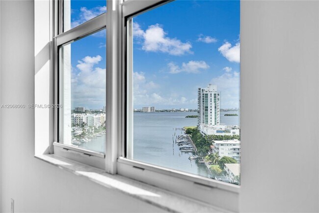 Building Photo - 7900 Harbor Island Dr