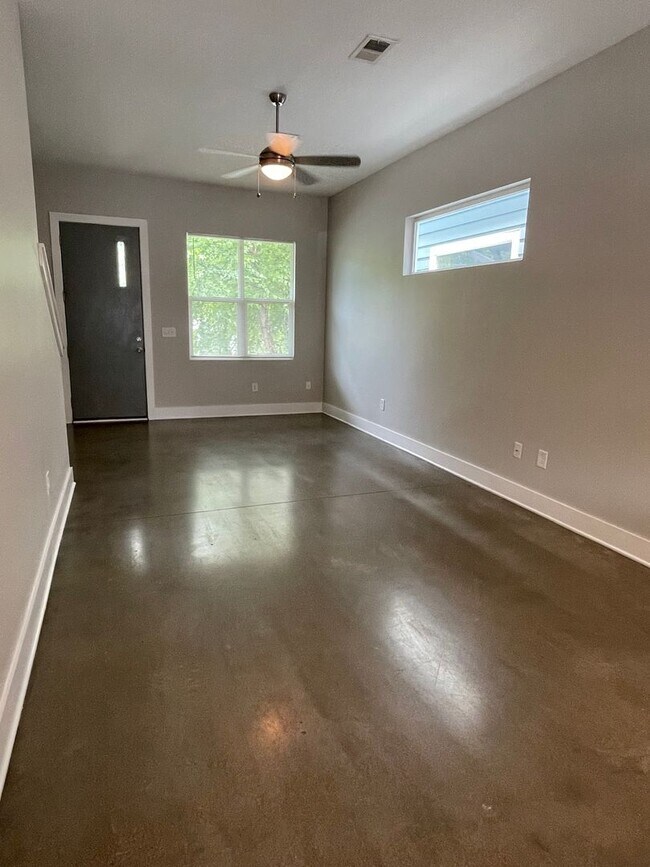 Building Photo - Incredible 2 Bedroom 2.5 Bath Townhome wit...
