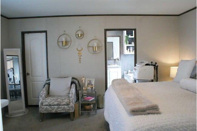 Building Photo - 501 Mesquite Rd