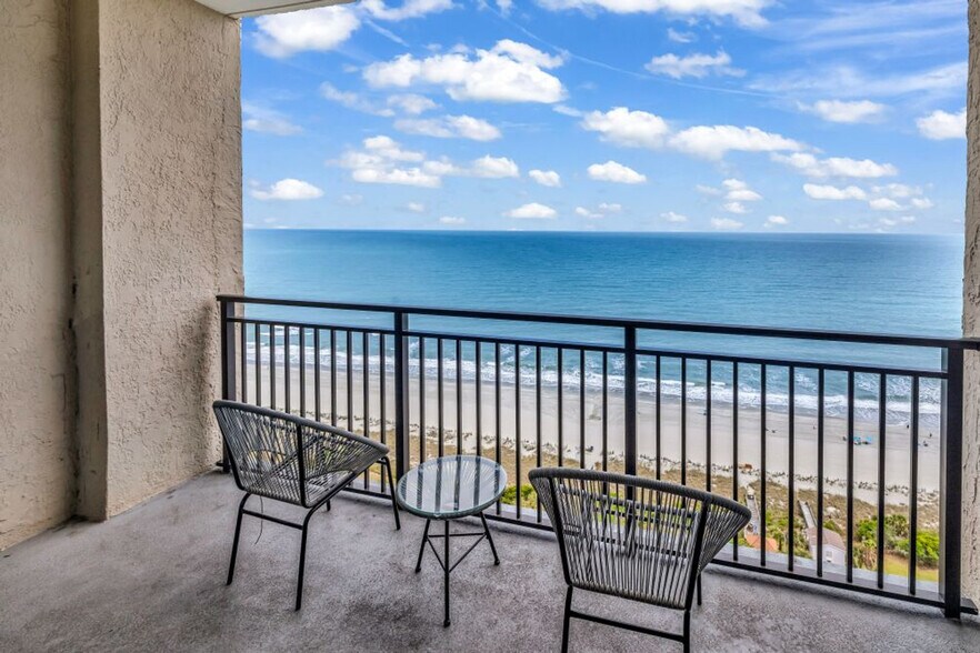 Building Photo - 5556 N Ocean Blvd