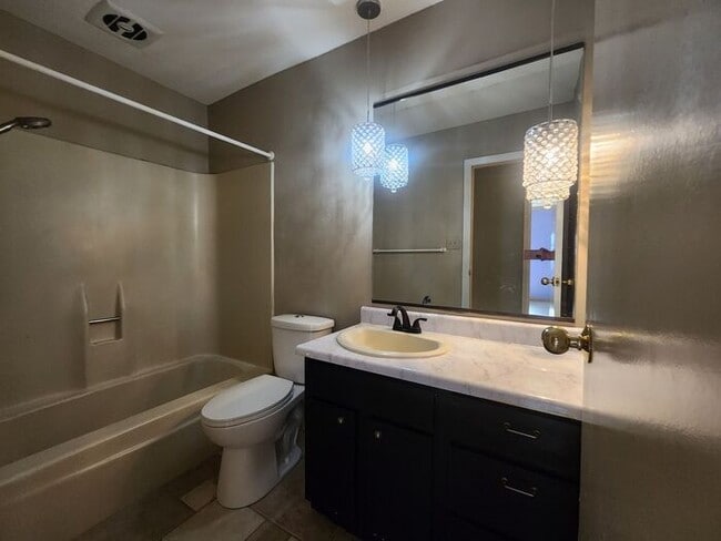 Building Photo - 3 Bedroom 2 Bath Condo Near Honey Creek Co...