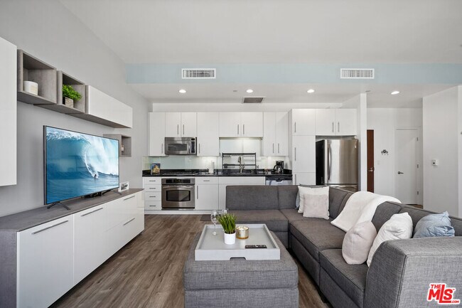 Building Photo - 1100 Wilshire Blvd