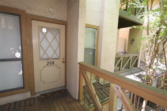 Primary Photo - 806 W 24th St