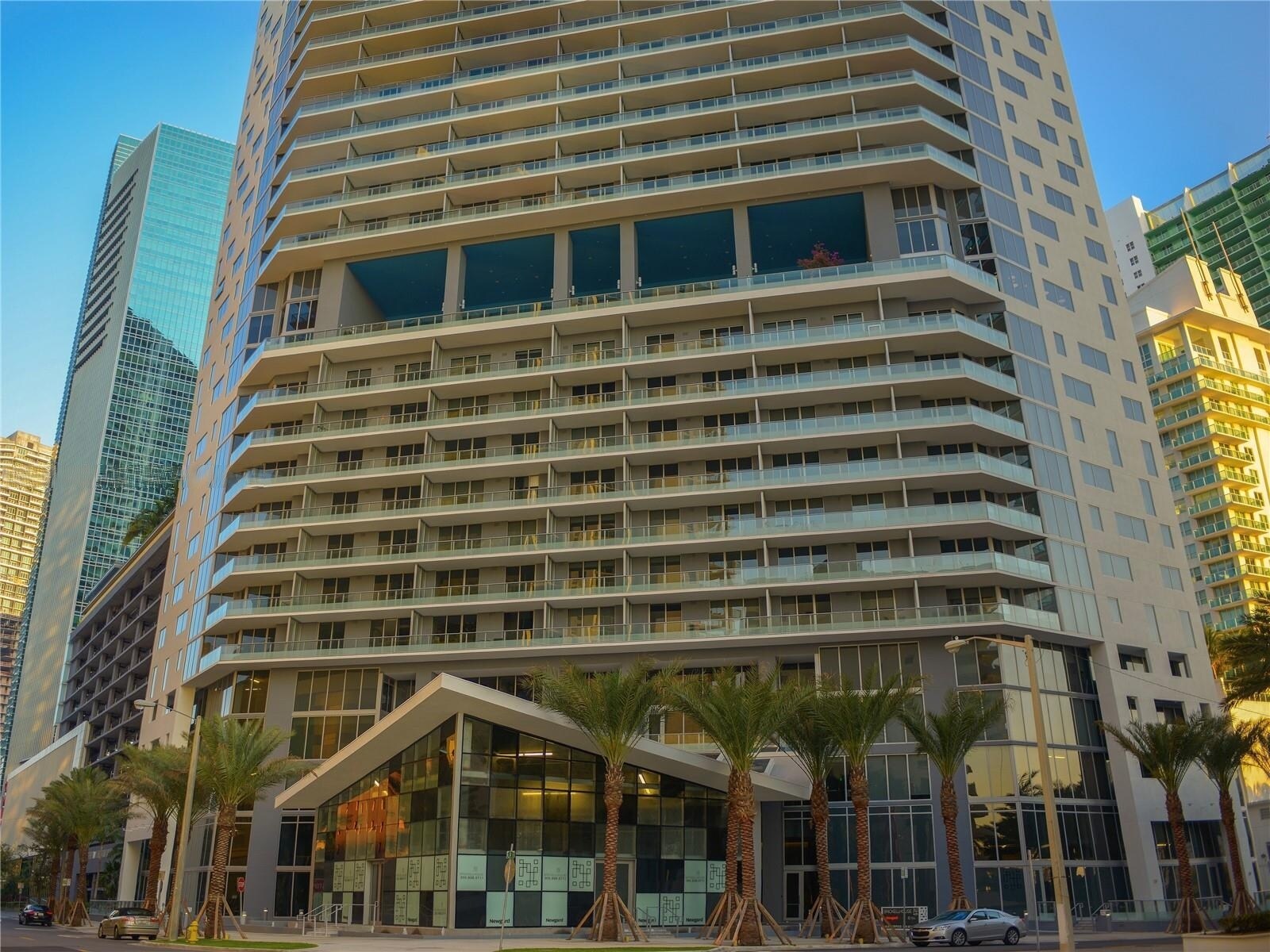 Building Photo - 1300 Brickell Bay Dr