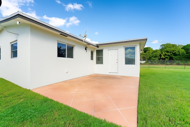 Building Photo - 10801 NW 23rd Ave