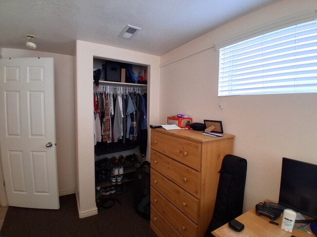 Building Photo - 652 E 700 N