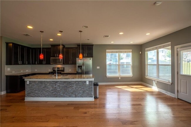 Building Photo - 2312 Montague St