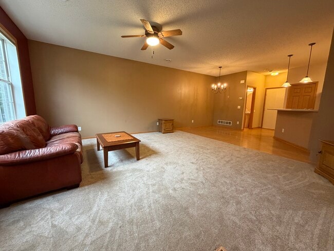Building Photo - 11007 Oak Grv Cir