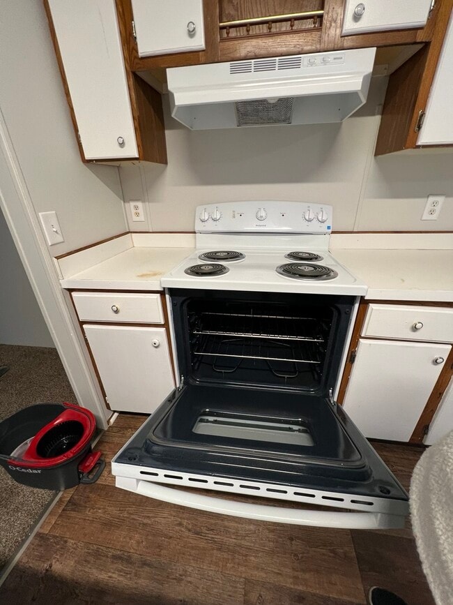 Building Photo - 691 Julia St