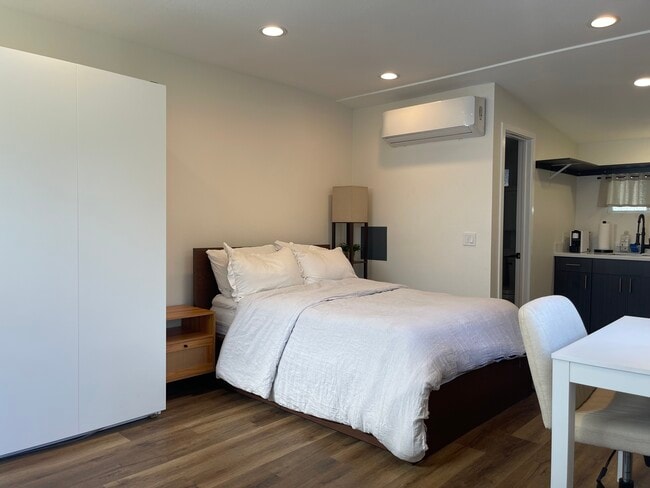 Building Photo - 1075 Redondo Ave