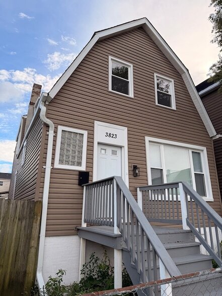 Building Photo - 3823 W Wabansia Ave