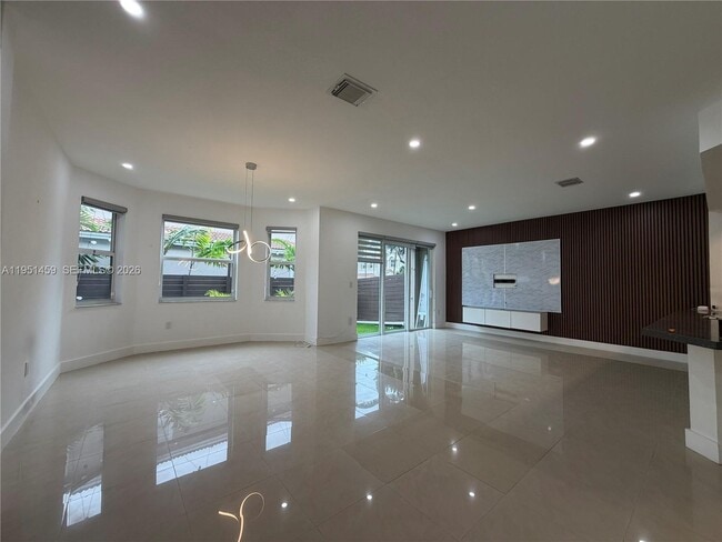 Building Photo - 8415 NW 108th Pl