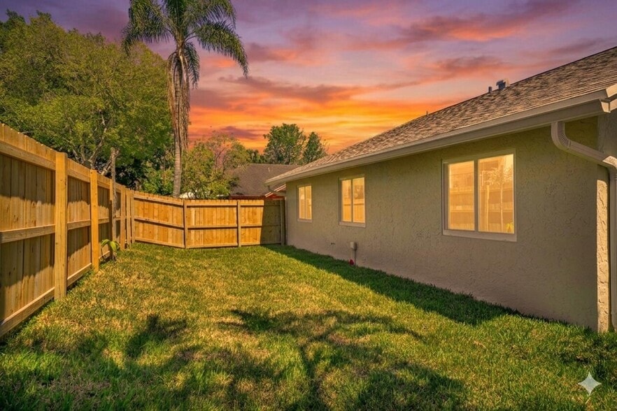 Building Photo - 23392 Country Club Dr E