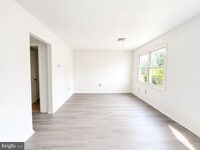 Building Photo - 302 Hills Dr