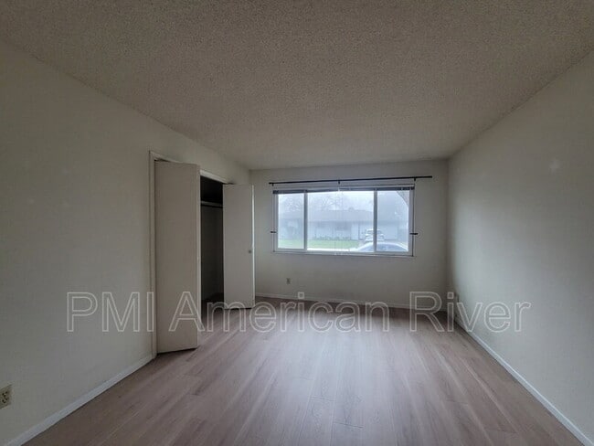 Building Photo - 602 Lelandhaven Way