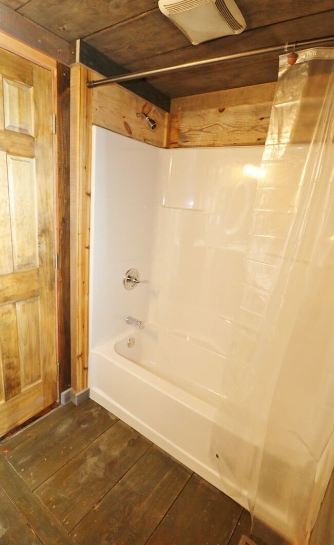 Building Photo - Beautiful Rustic Cabin