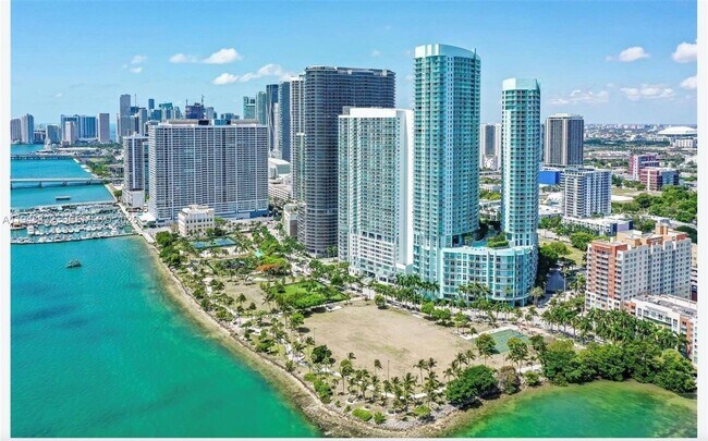 Building Photo - 1900 N Bayshore Dr