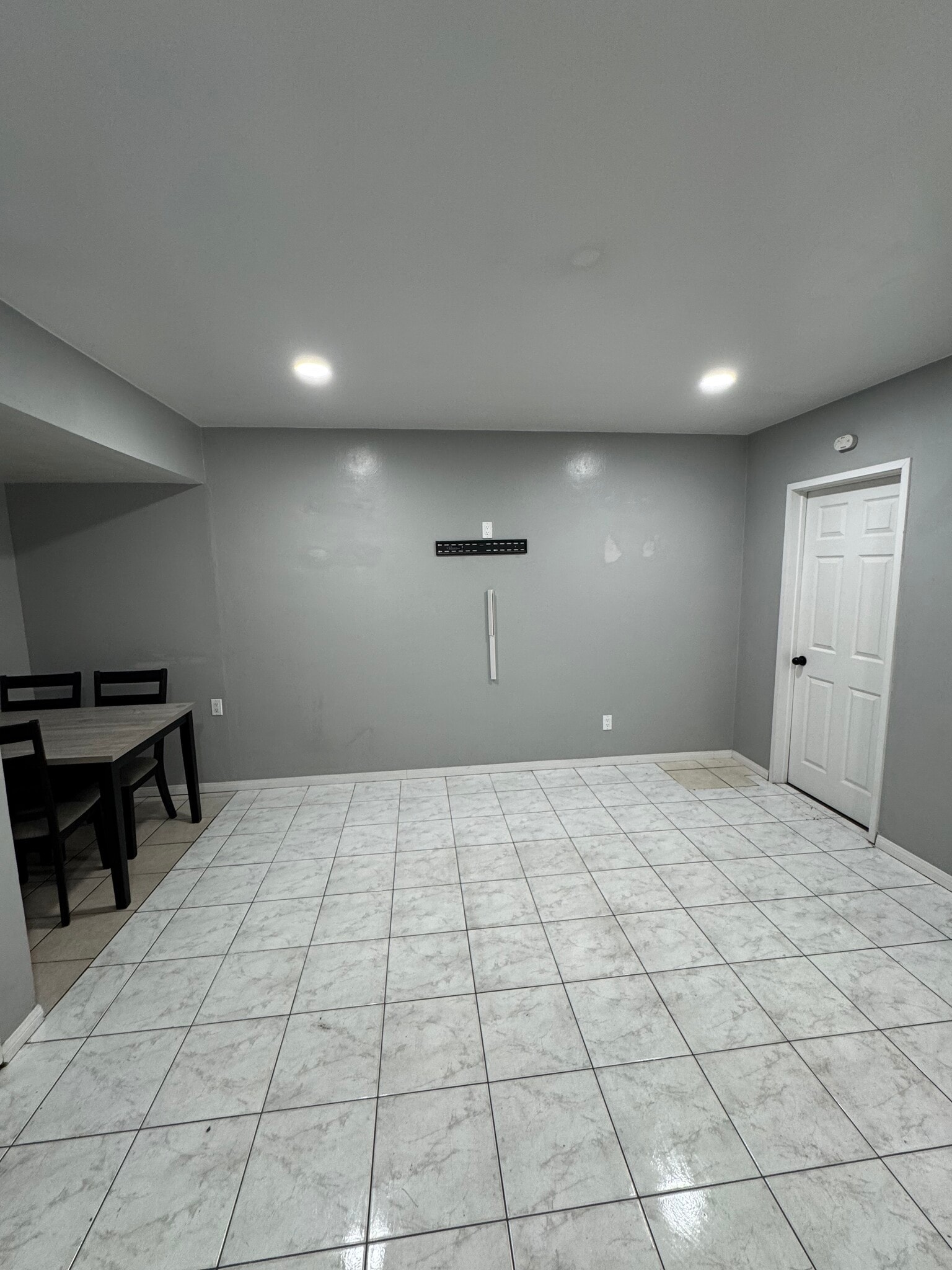 Building Photo - 6831 Hollenbeck St