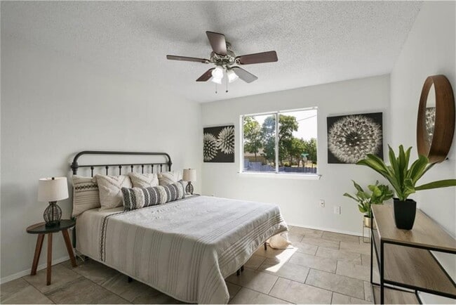 Building Photo - 517 Greenlawn Blvd