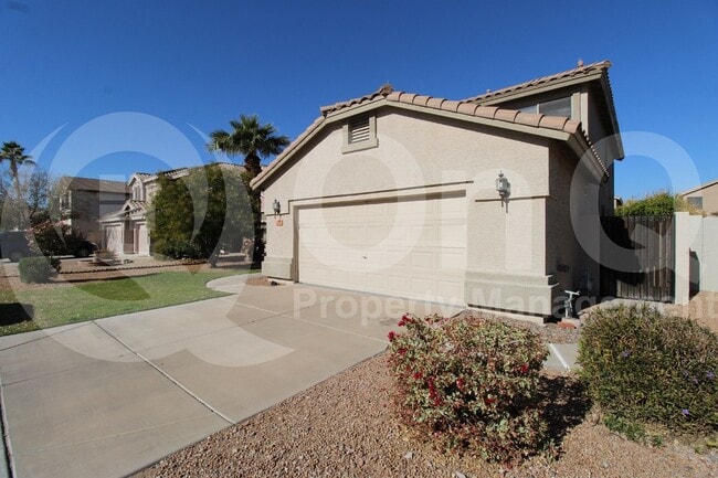 Building Photo - 490 W Ebony Way