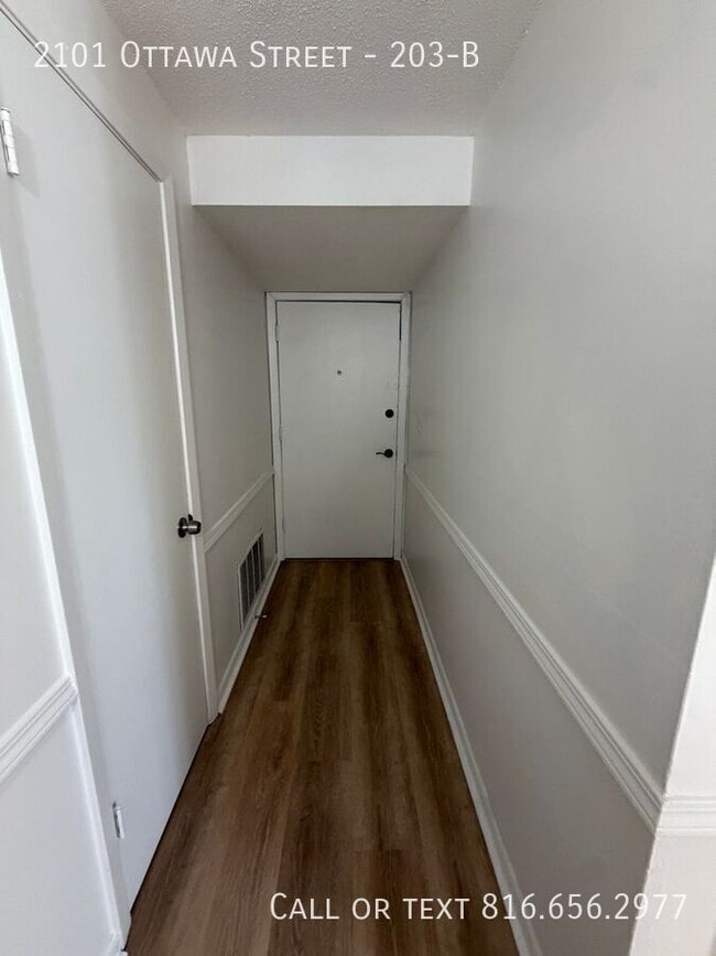 Building Photo - 2101 Ottawa St