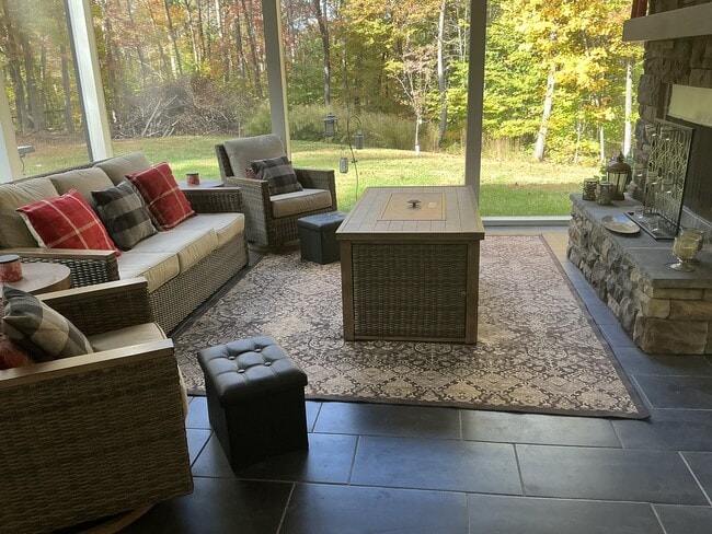 Building Photo - 291 North St