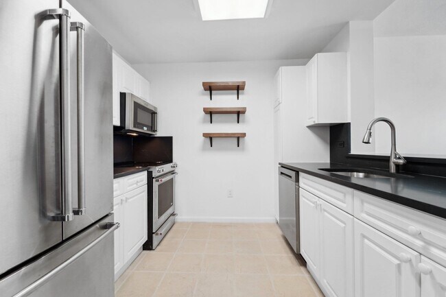 Building Photo - 1110 City Pl