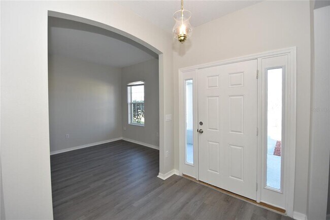 Building Photo - 4 Lynn Pl