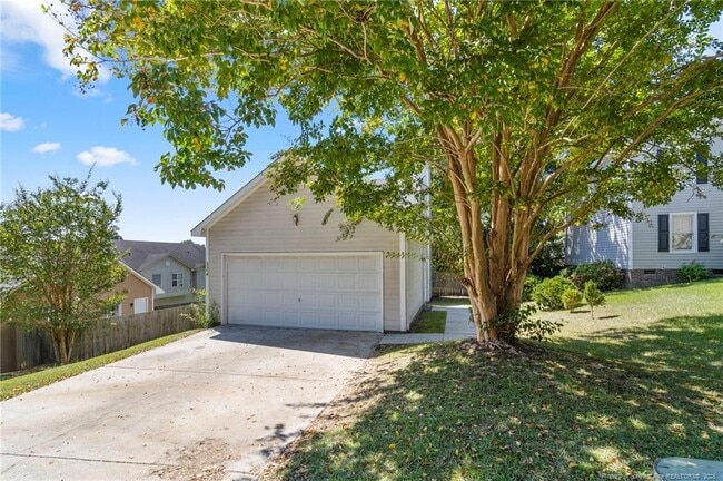 Building Photo - 324 Nettletree Ln