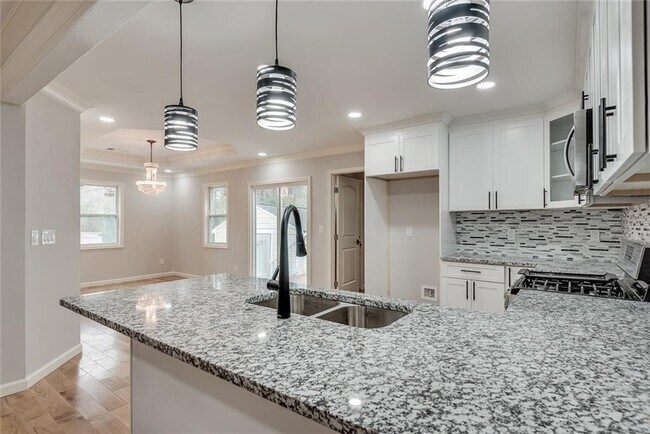 Building Photo - 2575 Barrylynn Dr